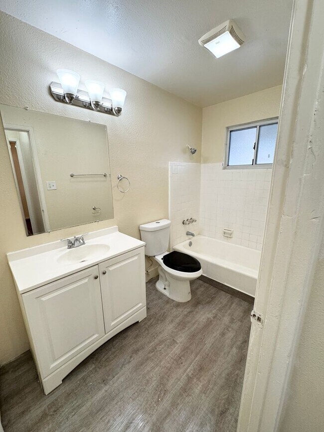 Building Photo - Move-In Special; Upstairs One Bedroom + Private Patio – SEE VIDEO