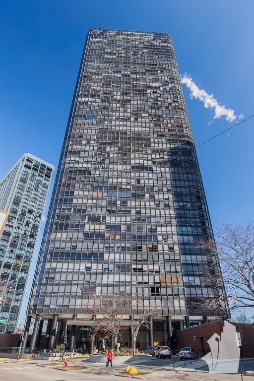 Building Photo - 5415 N Sheridan Rd