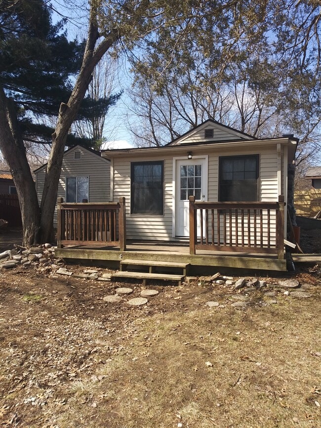 Building Photo - 9570 Cooley Lake Rd