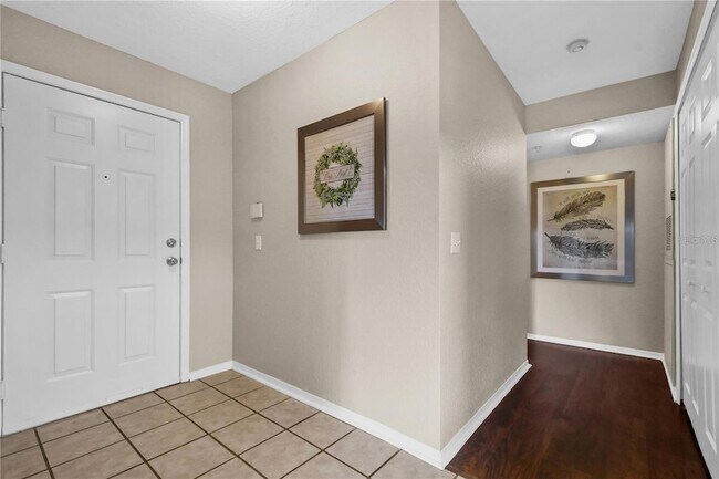 Building Photo - 13917 Fairway Island Dr