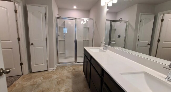 Building Photo - 15 Holland Ridge Cir