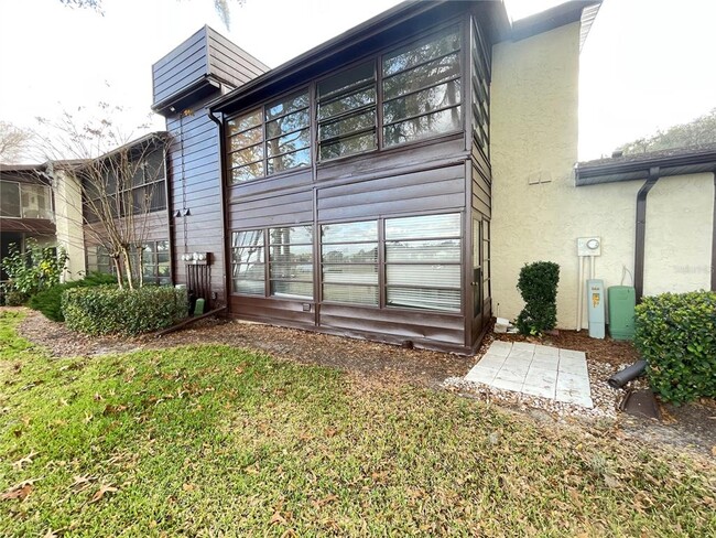 Building Photo - 510 Fairways Cir