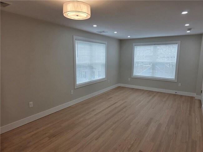 Building Photo - 29 Dunford St