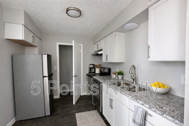 Building Photo - 308 Prince Ave