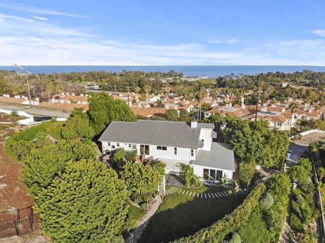 Building Photo - 6363 ZUMIREZ Dr