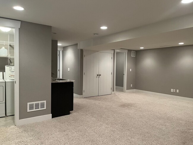 Building Photo - Beautiful 2 Bedroom + 2 Bonus Rooms, 3 Bat...