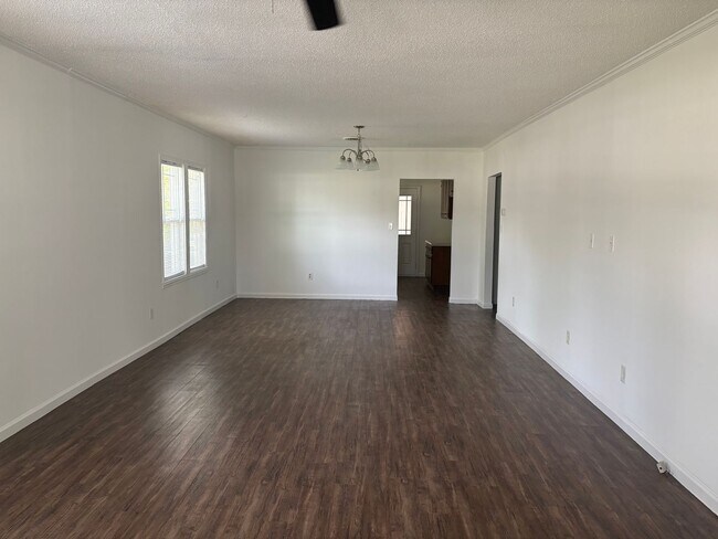 Building Photo - 1605 High St