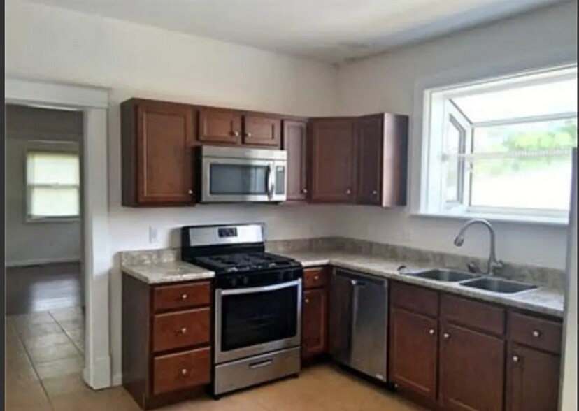 Building Photo - 3620 Cleves Ave