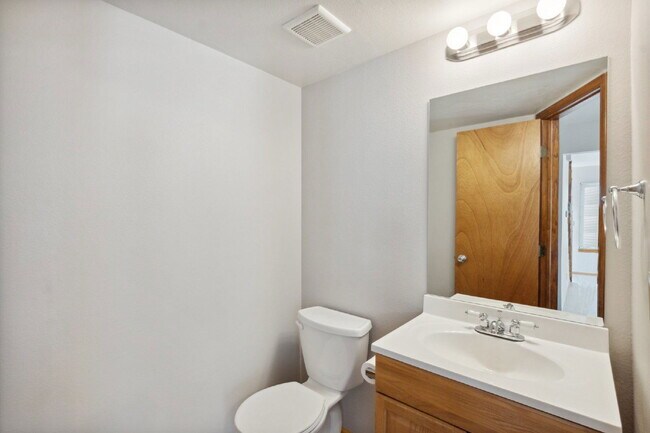 Building Photo - 8455 Ilex Dr