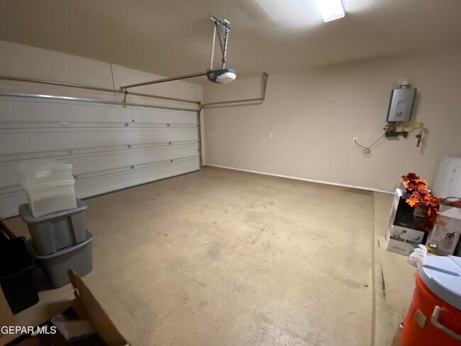 Building Photo - 7013 Long Meadow Dr
