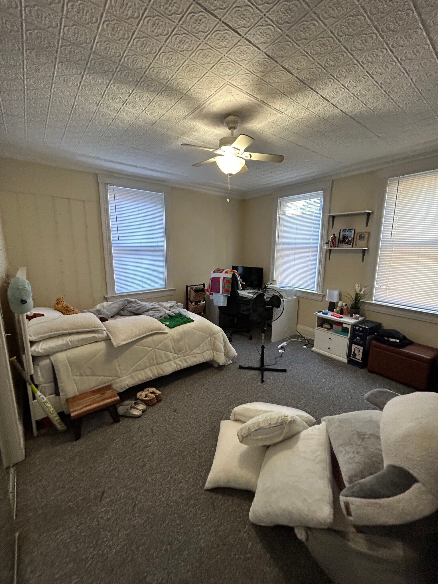 Building Photo - 2154 W Clifton Ave