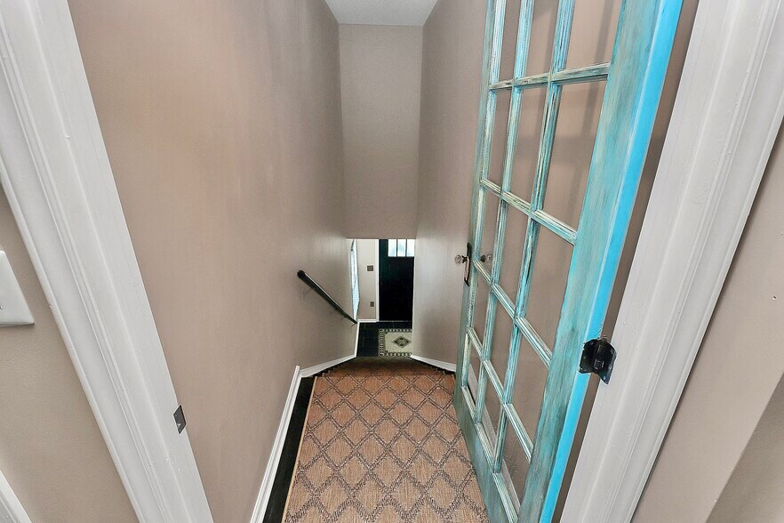Building Photo - 9214 Kings Canyon Dr