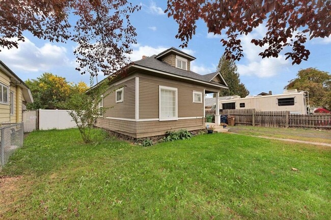 Building Photo - 1517 W Nora Ave