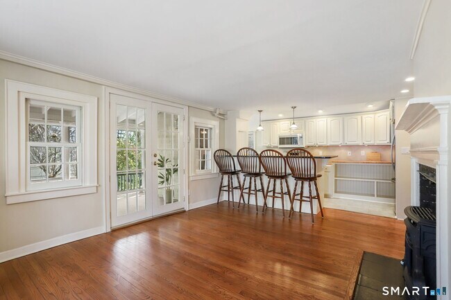 Building Photo - 410 Wilton Rd W