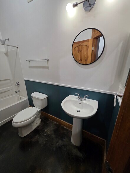 Building Photo - 280 Hutchins Ct