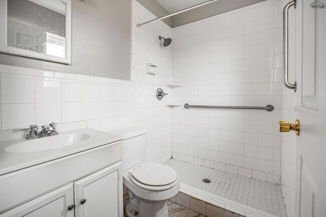 Building Photo - 1811 Deer Park Way