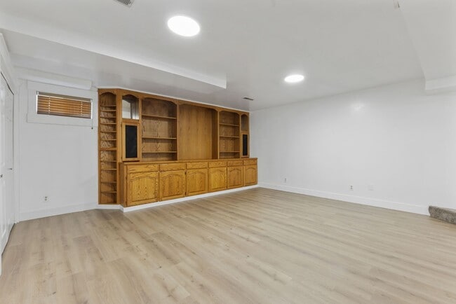 Building Photo - 4 BED 2.5 BATH HOME IN REXBURG