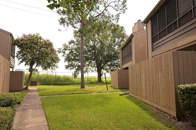 Building Photo - 10555 Turtlewood Ct