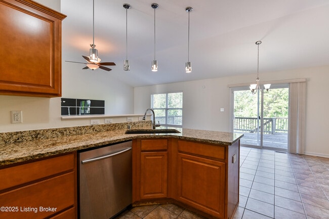 Building Photo - 220 Rockcrest Way