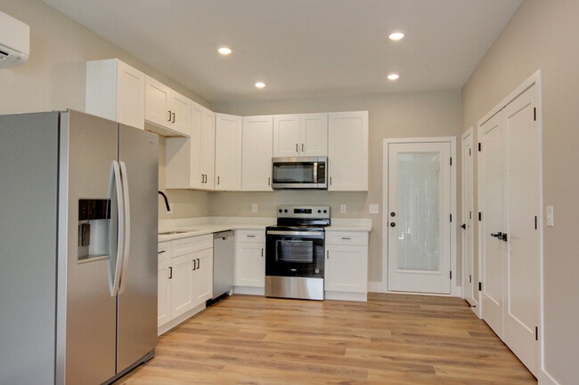 Building Photo - 226 3rd St