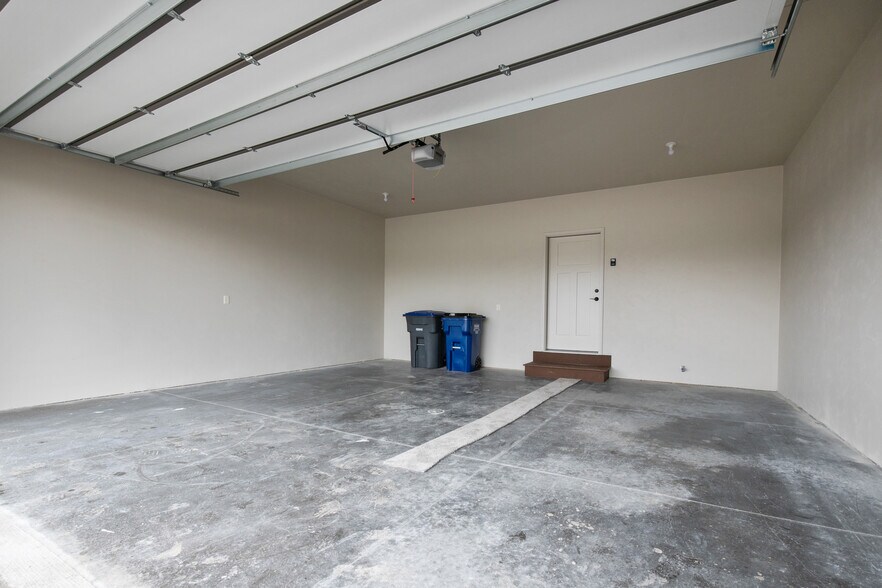 Building Photo - N1113 Craftsmen Ct