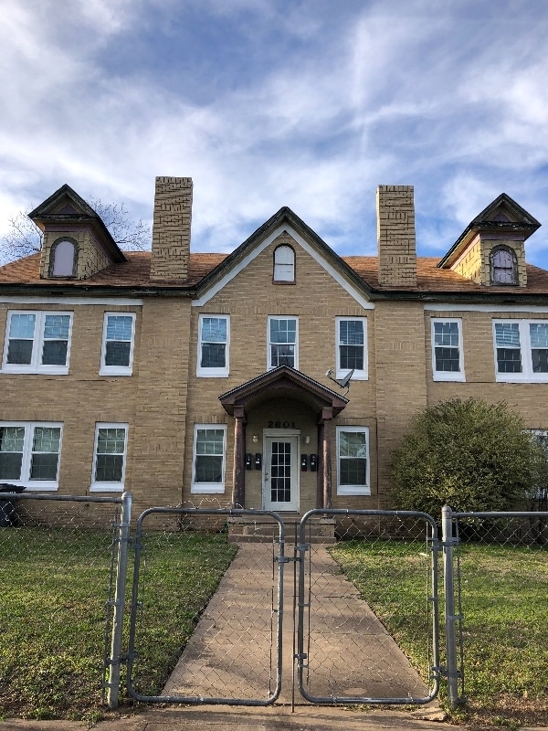 Building Photo - 2601 Fort Ave