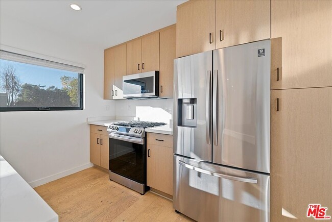 Building Photo - 1210 Larrabee St