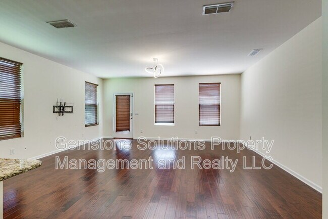 Building Photo - 203 S Dunnwood Ln