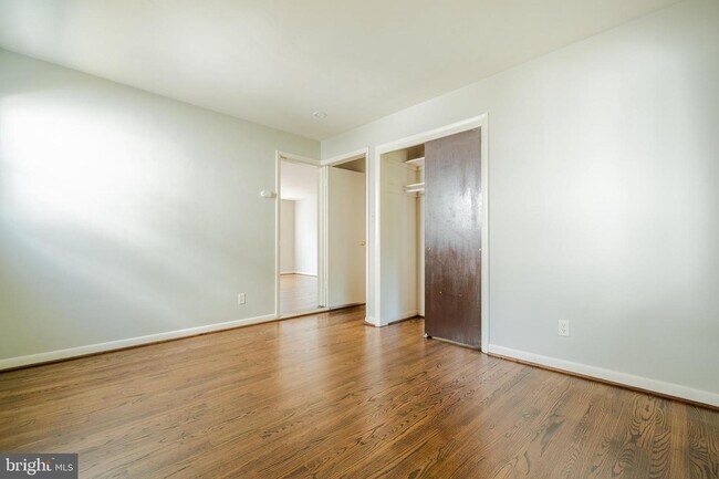 Building Photo - 728 N Wakefield St