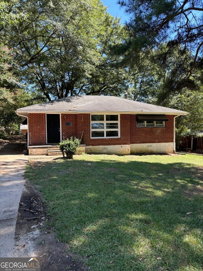Building Photo - 4548 Pine Dr