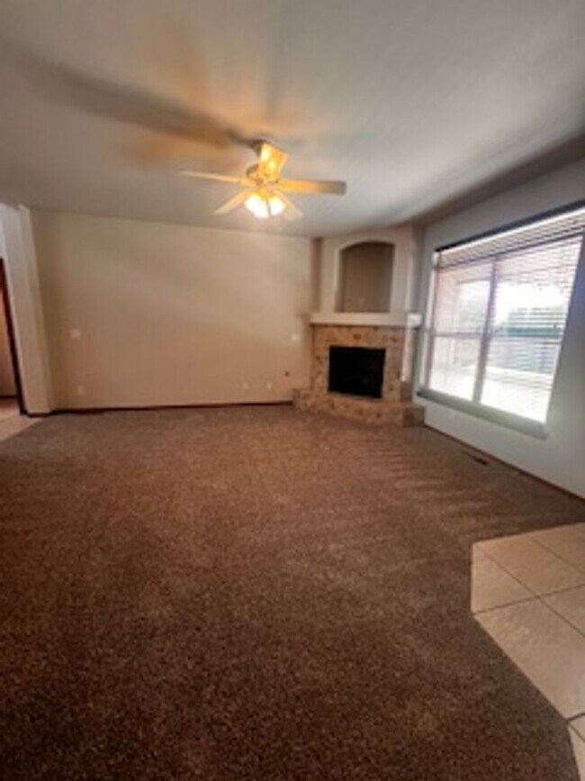 Building Photo - Must See New Listing!