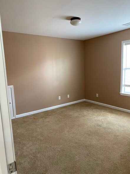 Building Photo - 6321 Overlook Dr