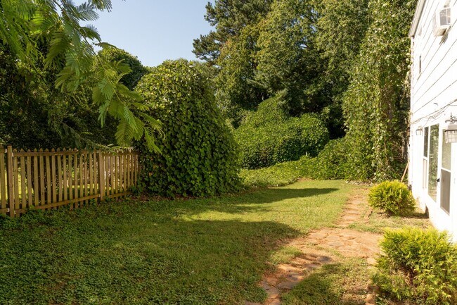 Building Photo - 114 Stratford Ct