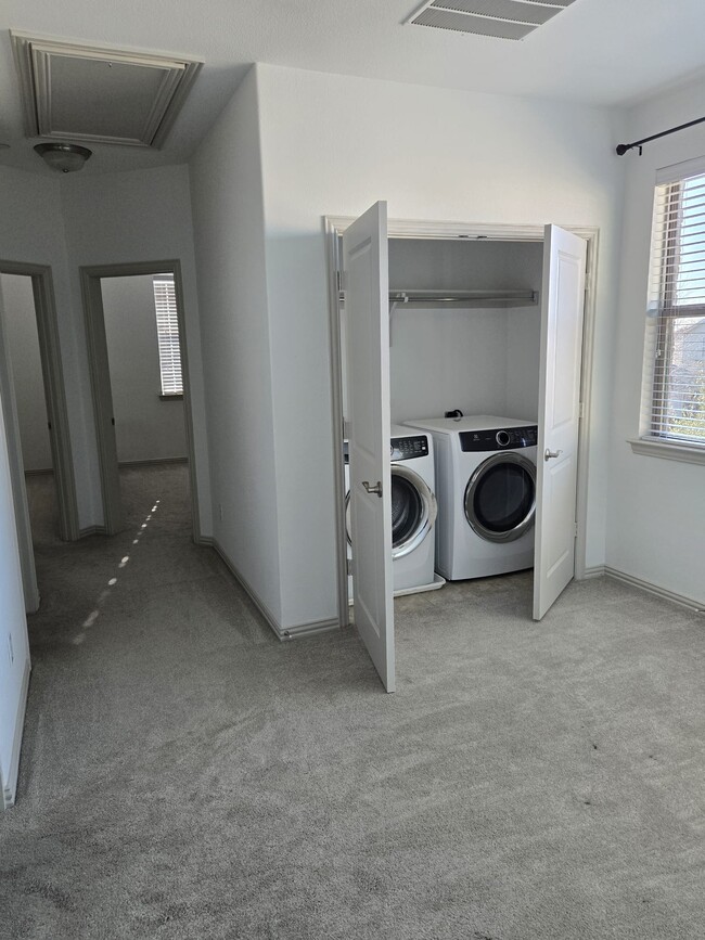 Building Photo - 3129 Decker Dr