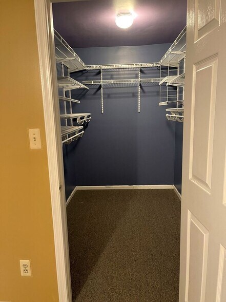 Building Photo - 420 Stratford Pl