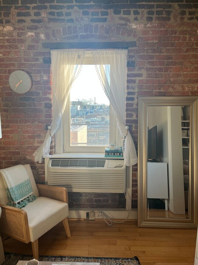 Building Photo - Bright 1BR in Bloomingdale – $1,800/mo | P...