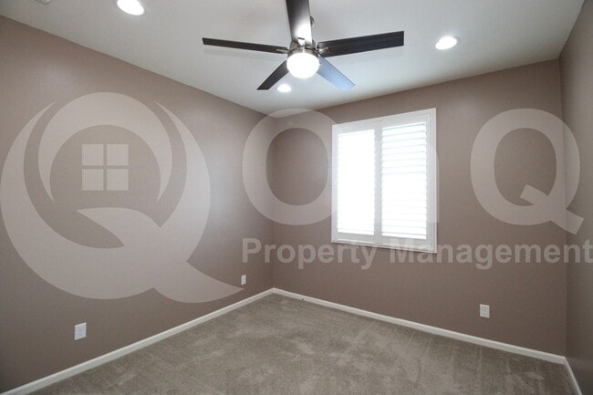 Building Photo - 3080 S Jasmine Dr