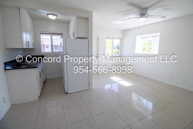 Building Photo - 2nd Floor corner 1/1 in GREAT Location - Pool- Laundry on Site