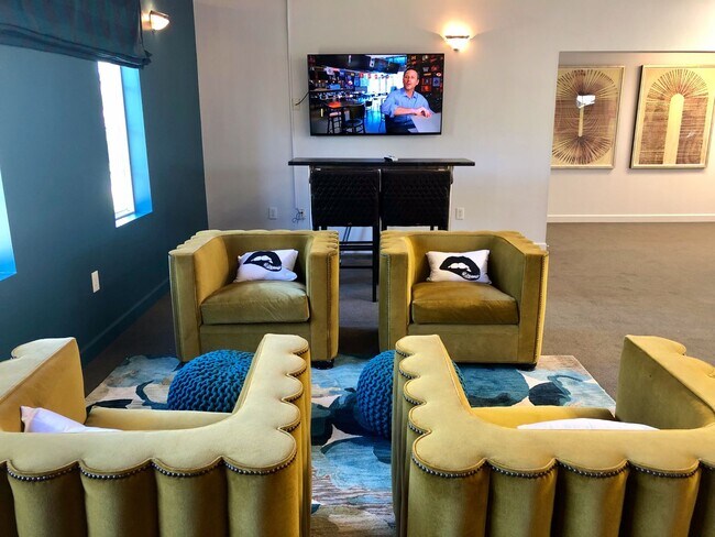 Building Photo - 3 Bedroom Apartment in University Village