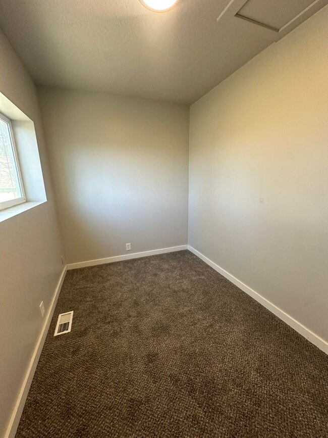 Building Photo - $1,000 Amazon Gift Card! Single-Story 3 Bed Home with Fenced Yard in Ogden