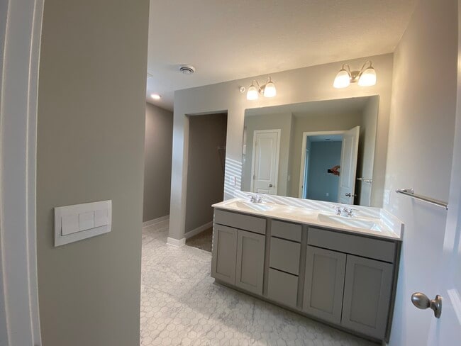 Building Photo - 17079 Dysart Pl