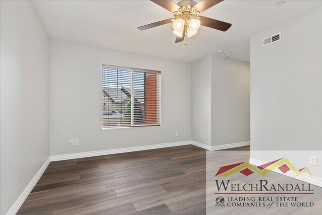 Building Photo - Stylish 3-Bed, 2-Bath Condo in the Heart o...