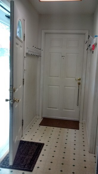 Apartment Hallway/coatroom - 1008 Martin Luther King Jr Dr