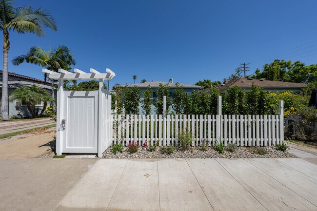 Building Photo - 2236 Penmar Ave