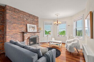Building Photo - 482 Beacon St