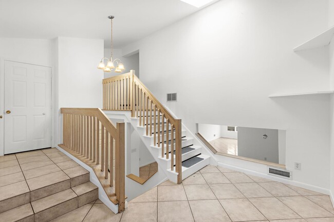 Building Photo - 44 Skyview Terrace