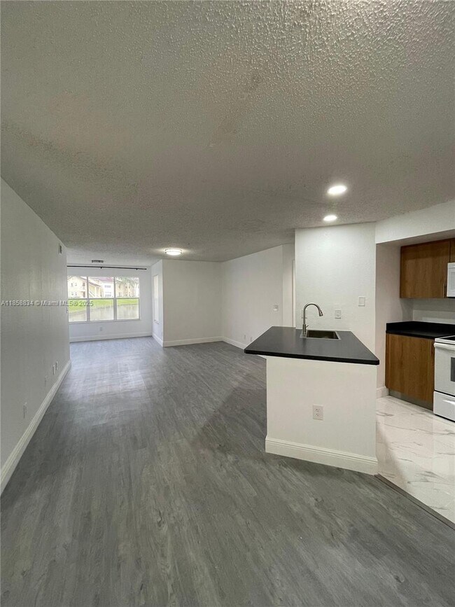 Building Photo - 12400 Vista Isles Dr