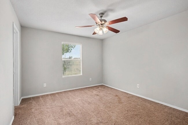Building Photo - 1733 Vineridge Ln