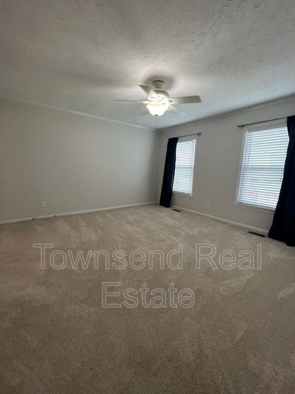 Building Photo - 303 Wagoner Dr