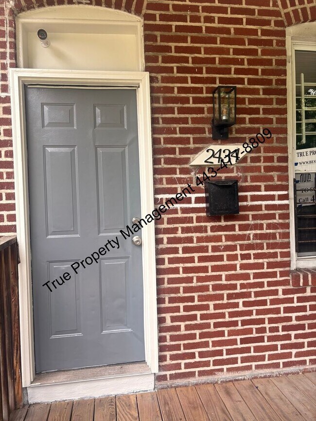Building Photo - Spacious 3 Bedroom Home with Backyard & In-Unit Washer/Dryer